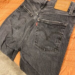 Black Levi Straight leg pants. Size 29